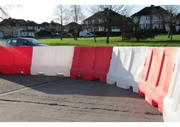 Kunststoff-Schutzplanke Standard – PE, rot | weiß